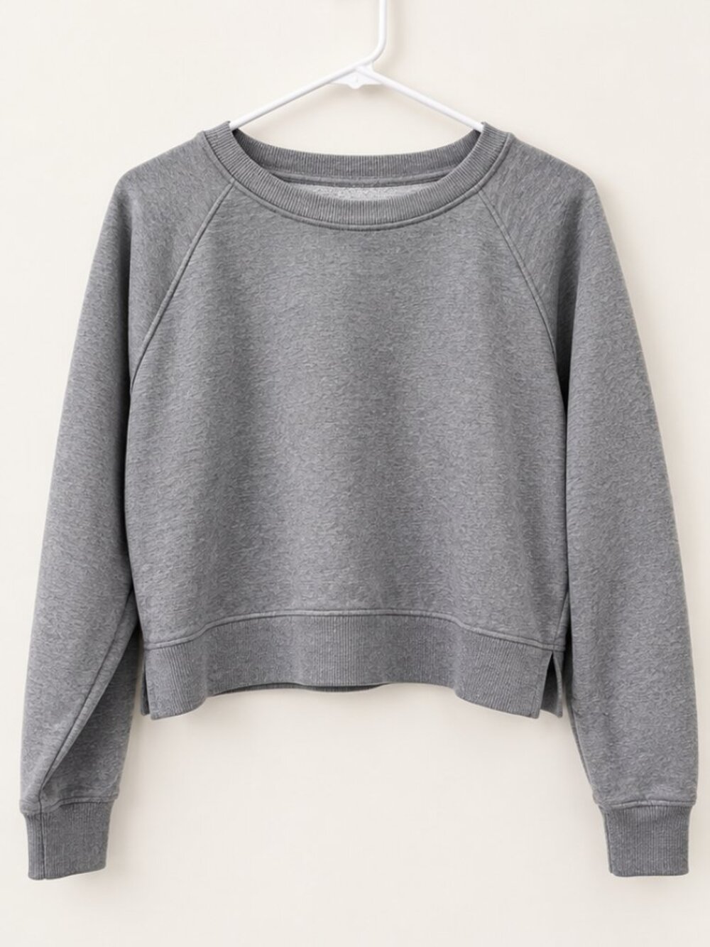 Colsie Gray Cropped Crewneck Sweatshirt Size L